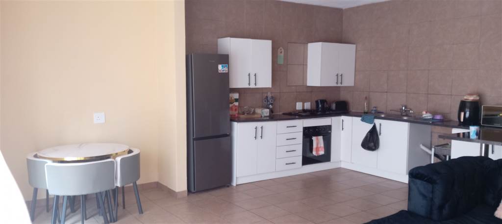2 Bed Apartment in Brakpan North photo number 3
