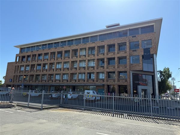 794  m² Commercial space