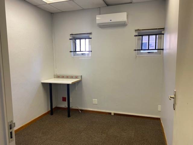 240  m² Office Space in Paarl Central East photo number 10