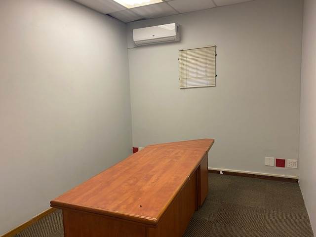 240  m² Office Space in Paarl Central East photo number 11