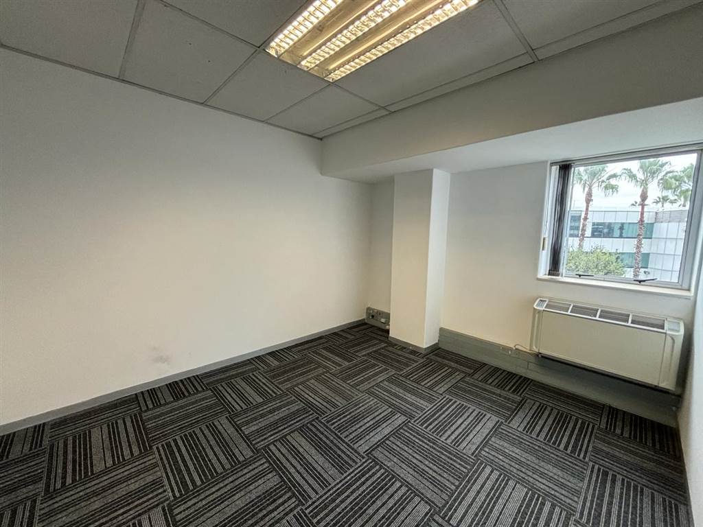 528  m² Commercial space in Rosebank photo number 26
