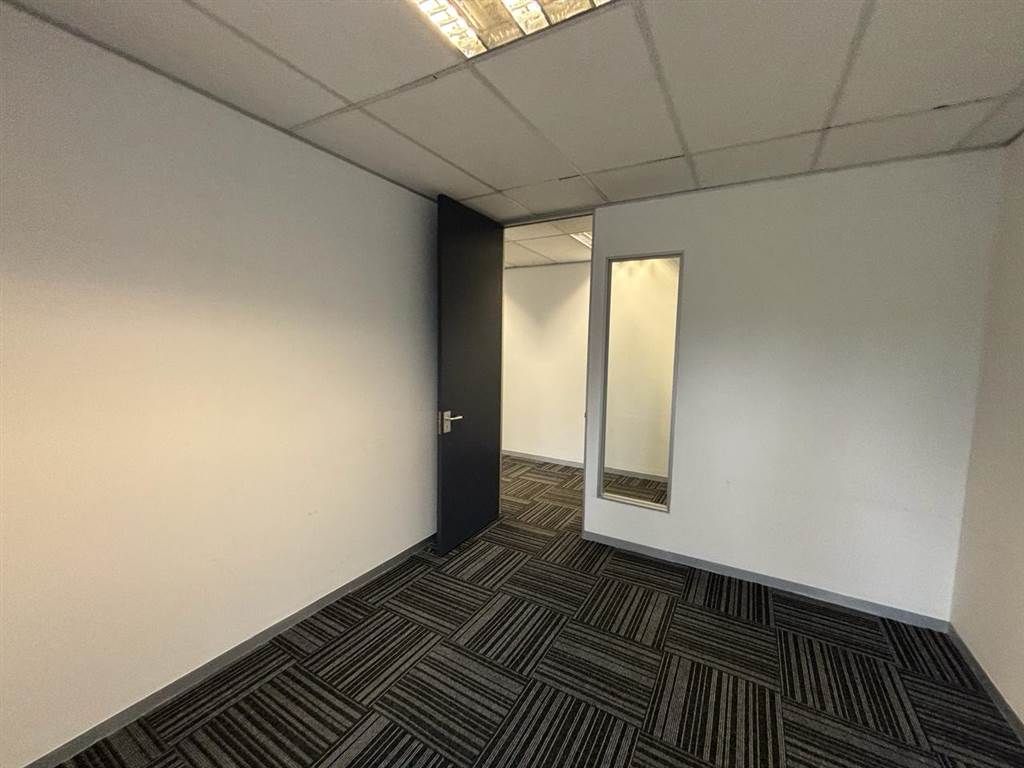 528  m² Commercial space in Rosebank photo number 12