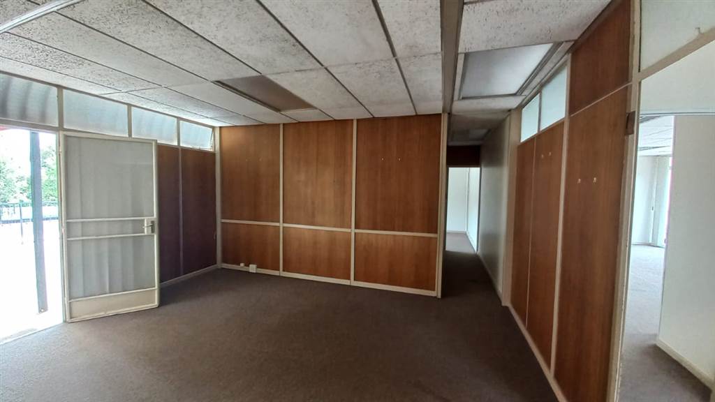 207  m² Commercial space in Lynnwood Glen photo number 16