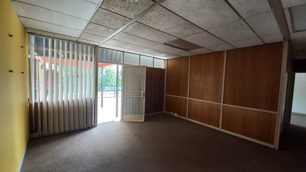 207  m² Commercial space in Lynnwood Glen photo number 12