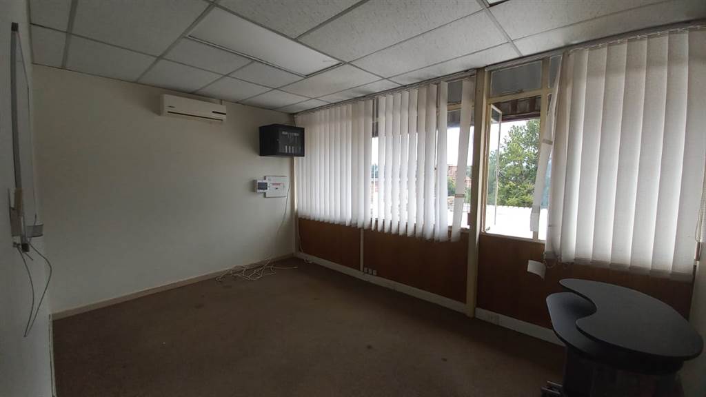 207  m² Commercial space in Lynnwood Glen photo number 6