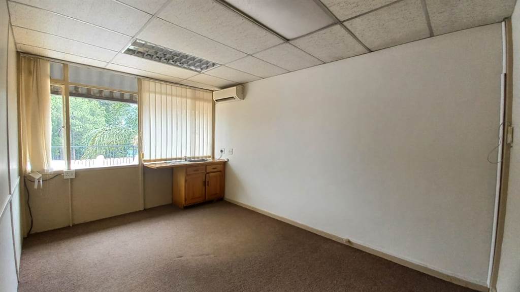 207  m² Commercial space in Lynnwood Glen photo number 14