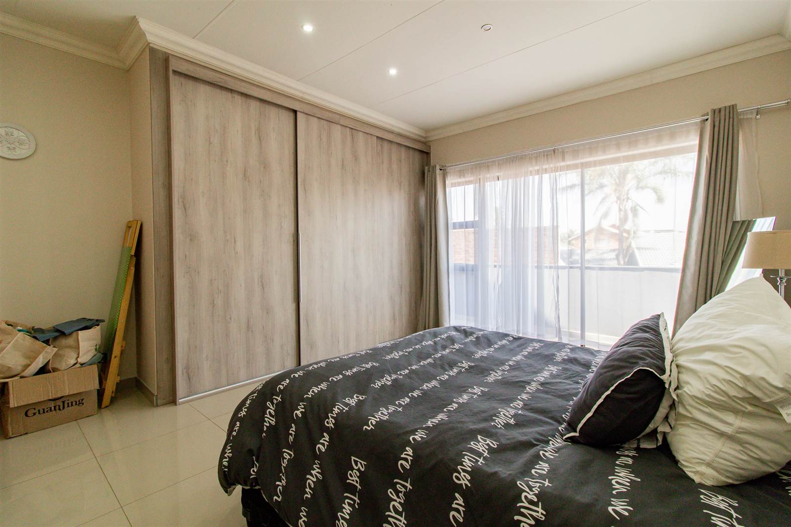16 Bed House in Lenasia photo number 15
