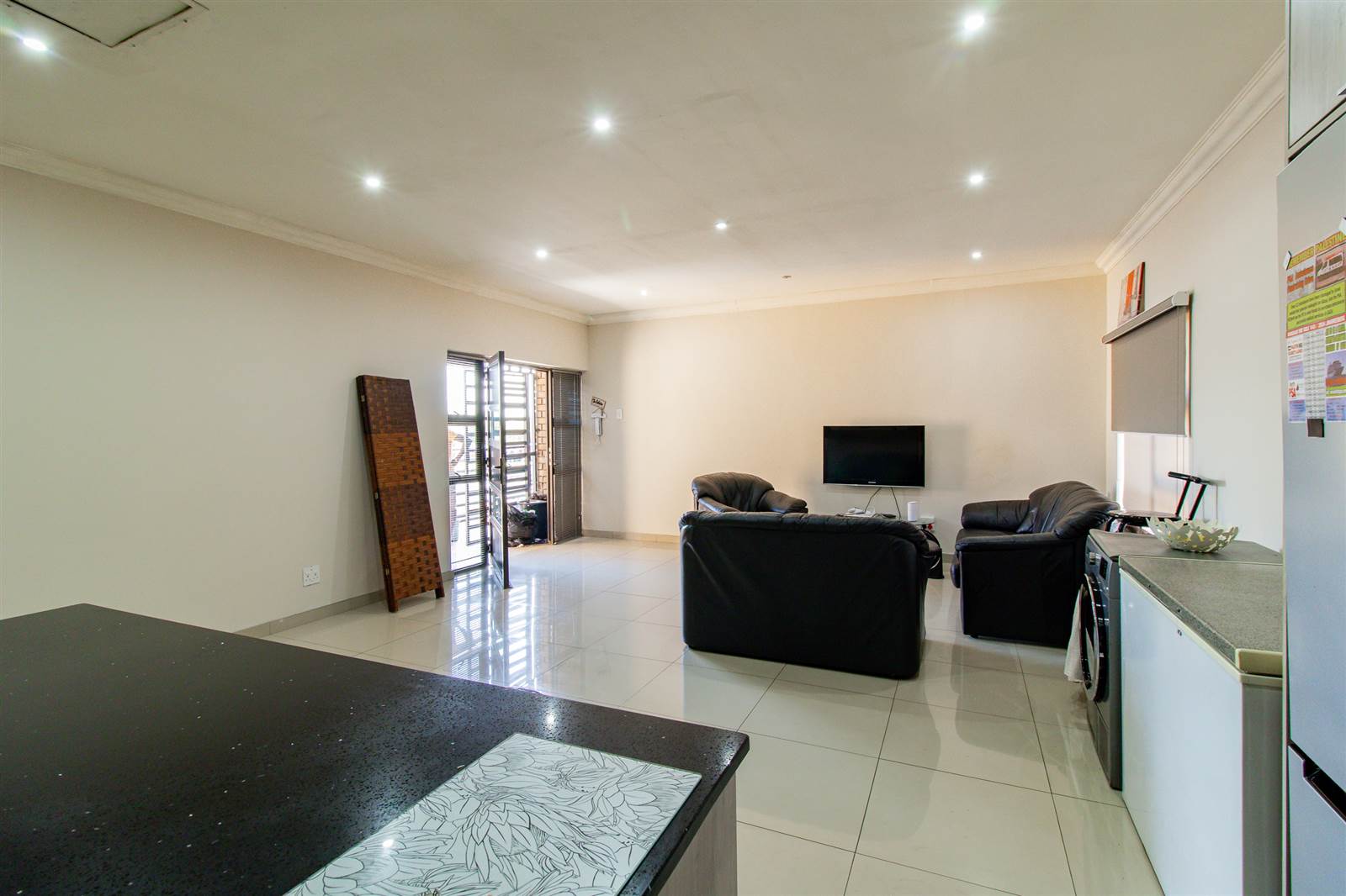 16 Bed House in Lenasia photo number 7