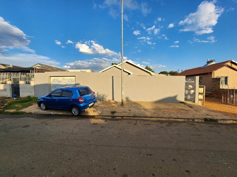 3 Bed House in Lenasia South photo number 20