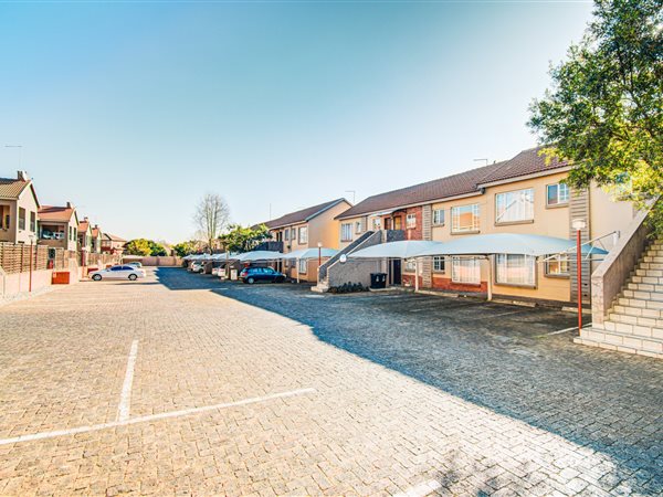 2 Bed Apartment in Rynfield