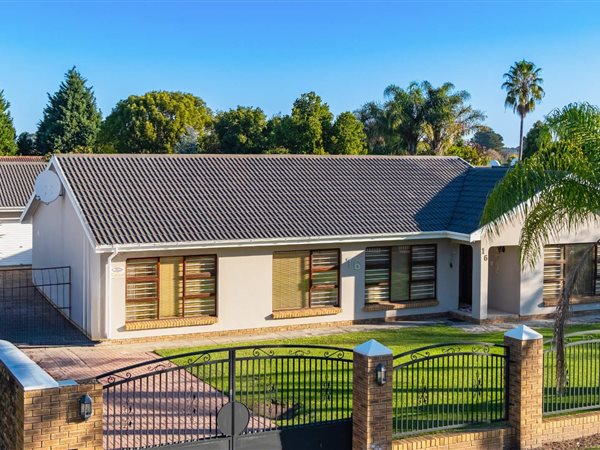 4 Bedroom House 4 Bedroom House