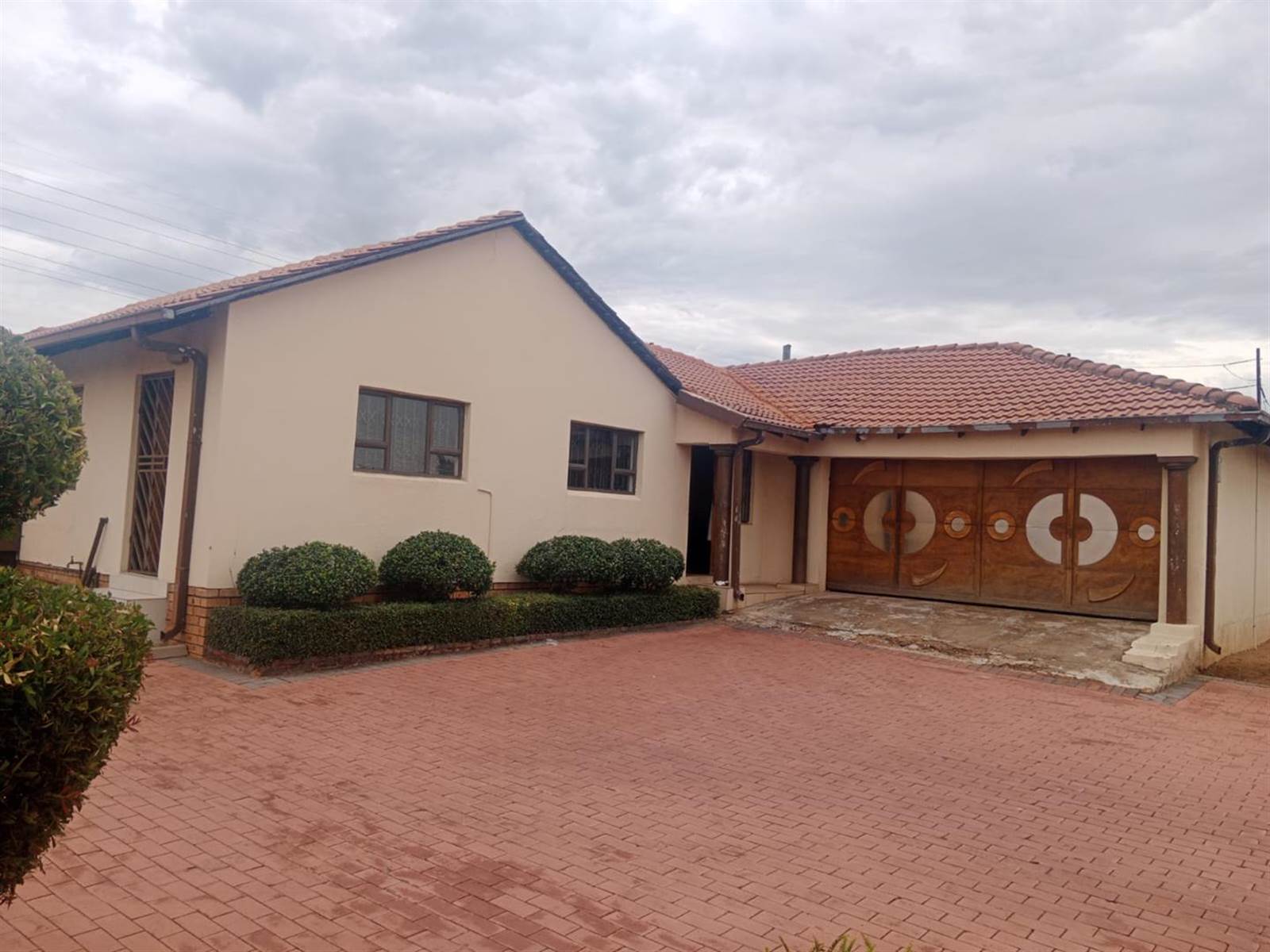 4 Bed House in Meredale photo number 1