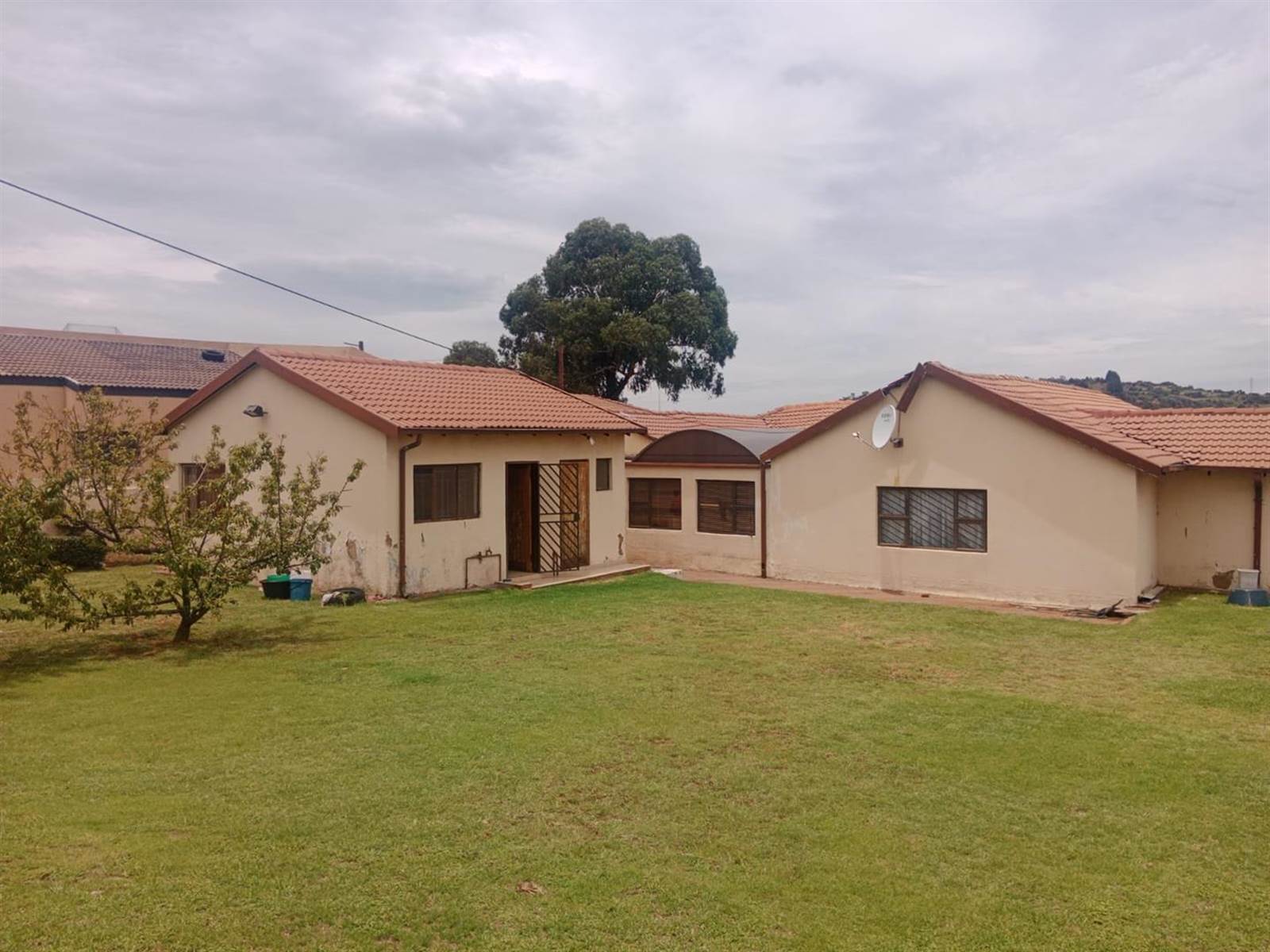 4 Bed House in Meredale photo number 2