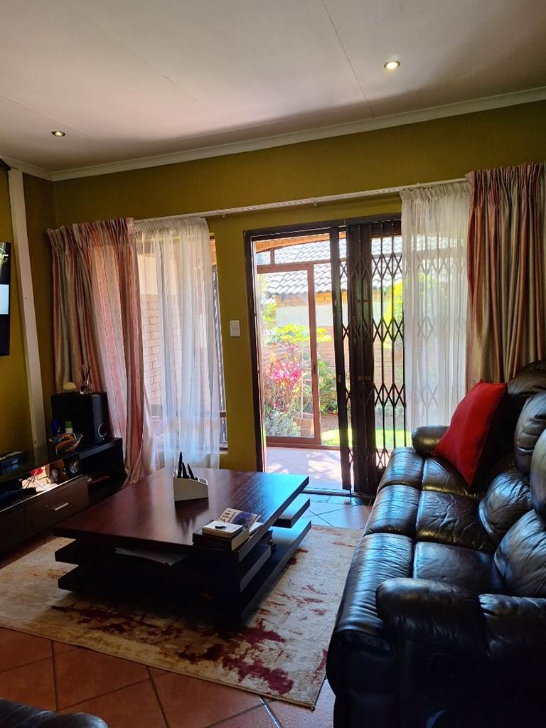 2 Bed House in Mooikloof Ridge photo number 6