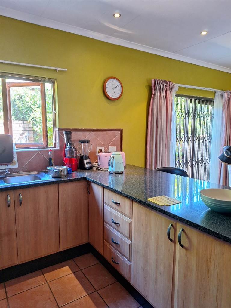2 Bed House in Mooikloof Ridge photo number 5