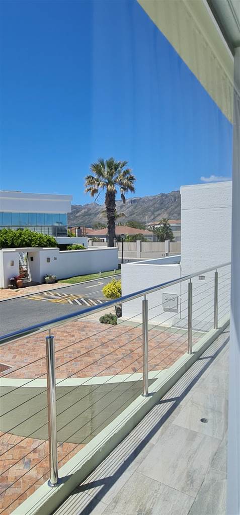2 Bed House in Gordons Bay Central photo number 17