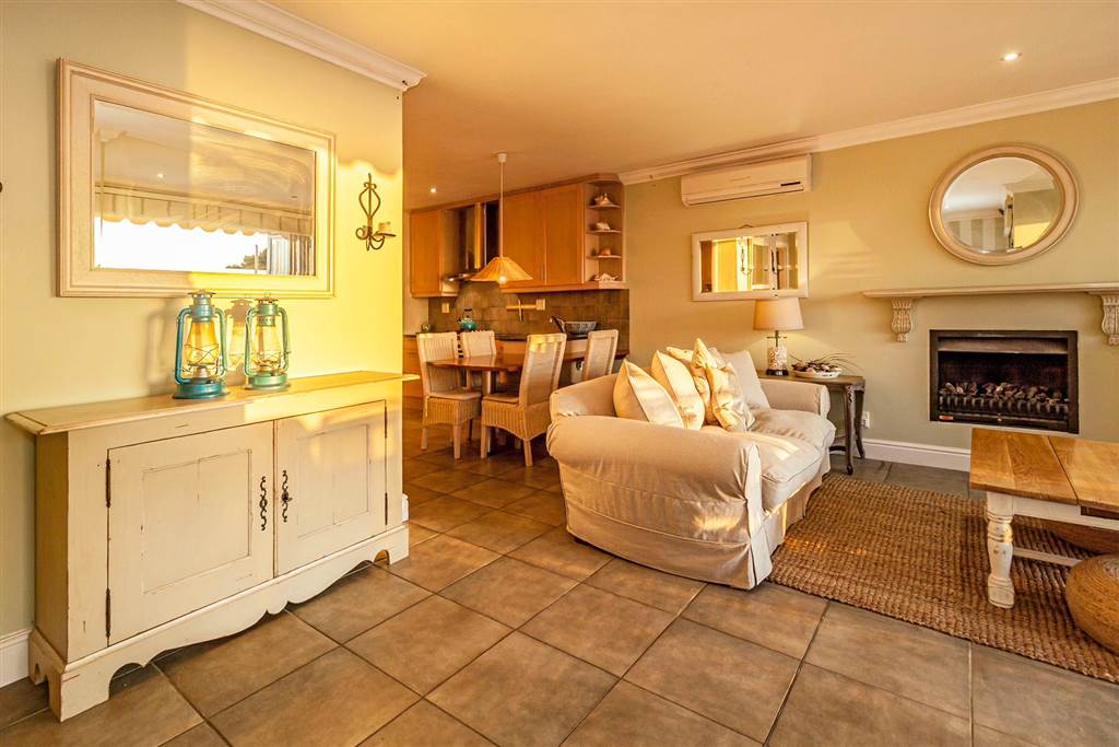2 Bed House in Gordons Bay Central photo number 2