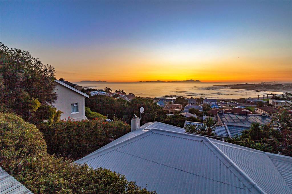 2 Bed House in Gordons Bay Central photo number 22