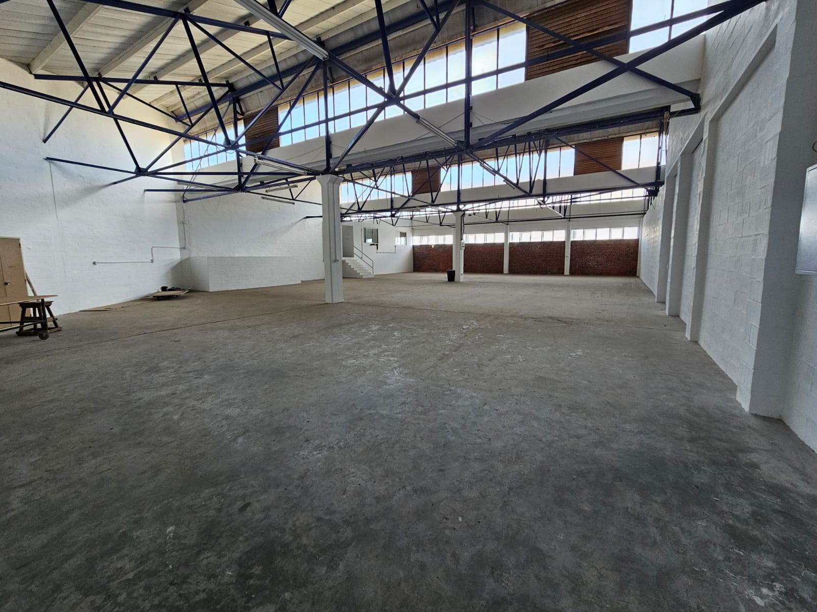 600  m² Industrial space in Paarden Eiland photo number 2