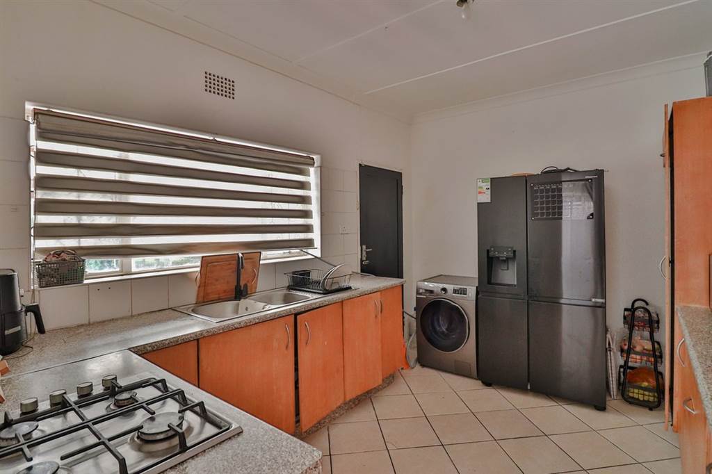 4 Bed House in Kempton Park Ext 3 photo number 8