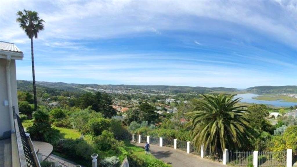 5 Bed House in Knysna Central photo number 2