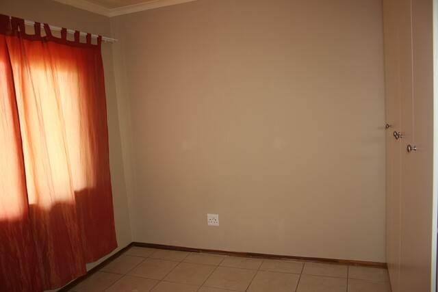 1 Bed Apartment in Hesteapark photo number 8