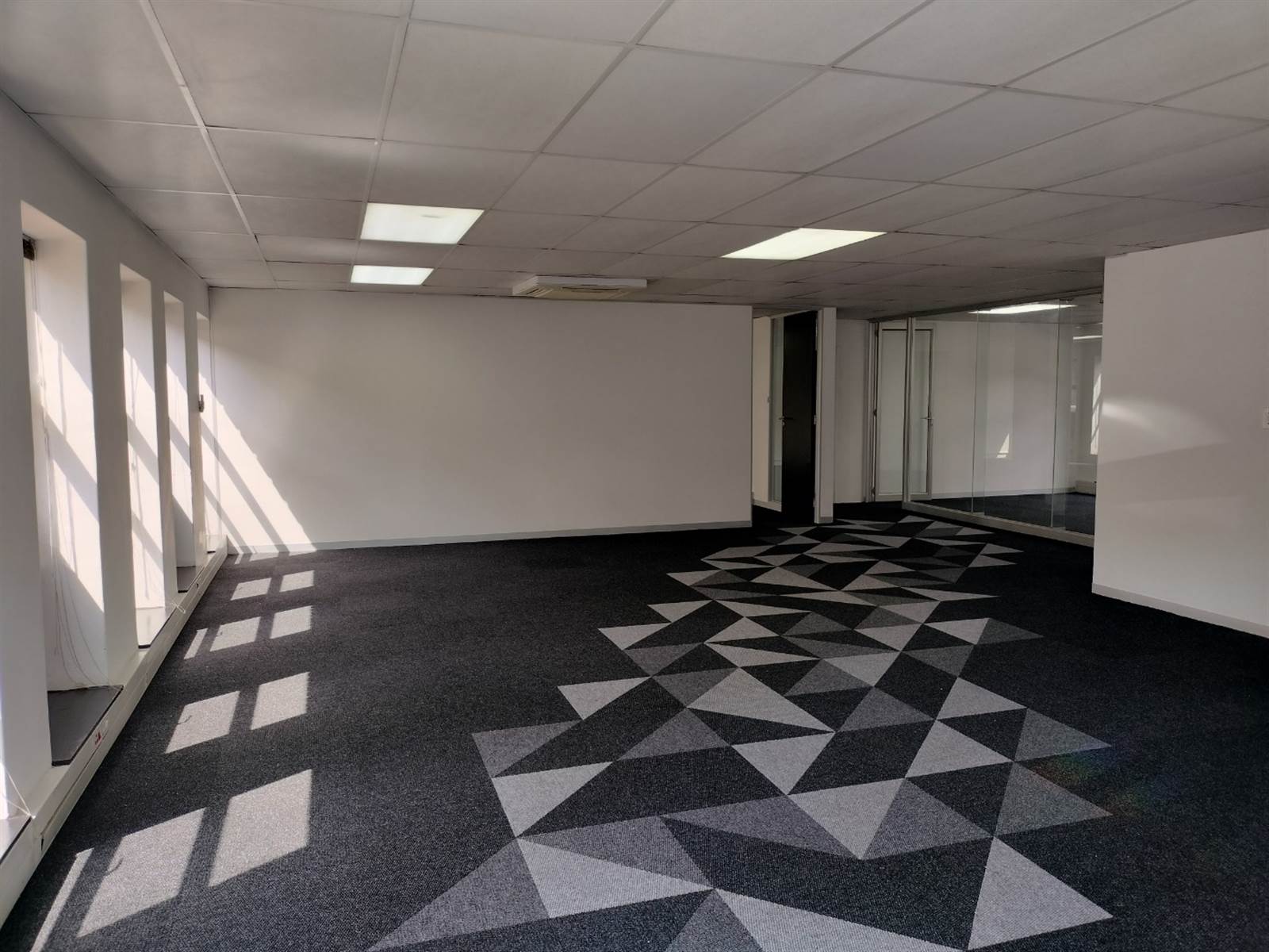 210  m² Commercial space in Sandown photo number 3