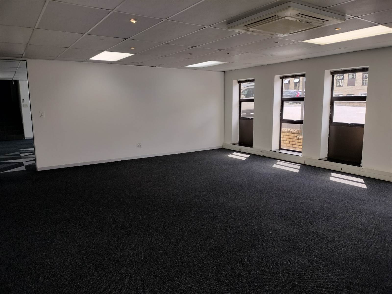 210  m² Commercial space in Sandown photo number 4