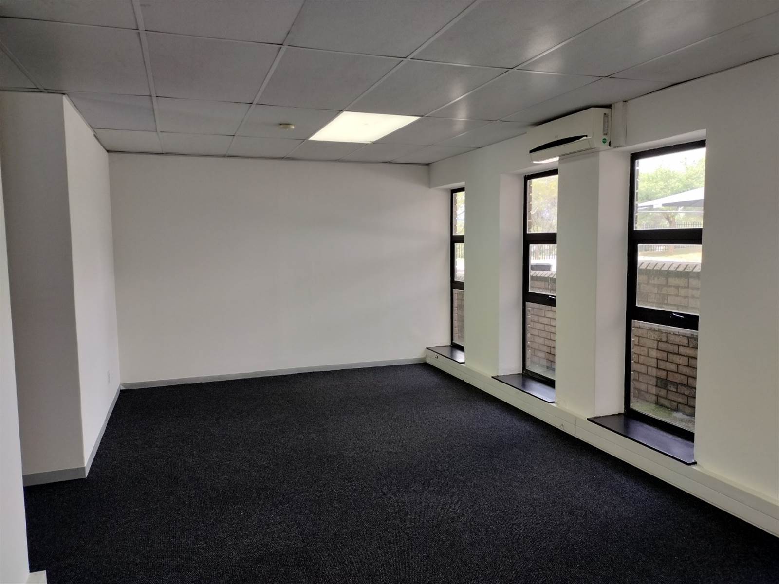 210  m² Commercial space in Sandown photo number 9