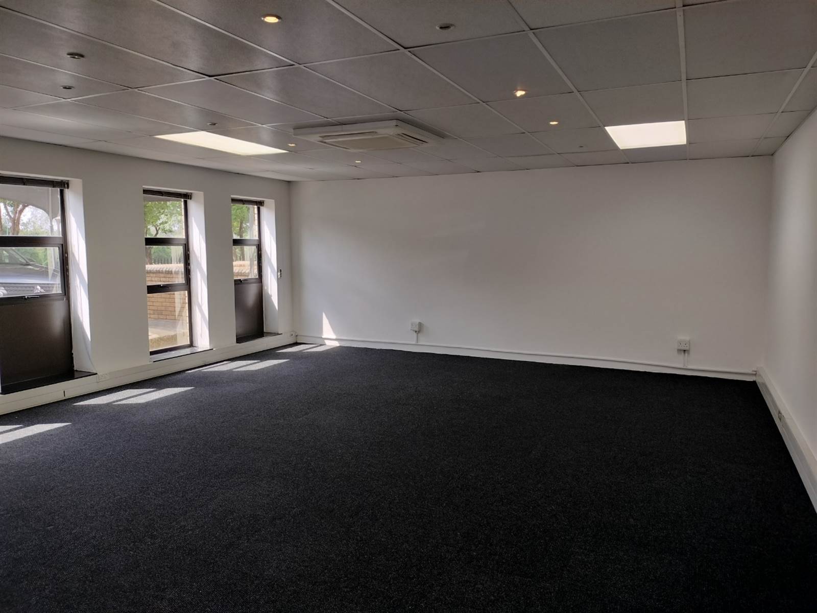 210  m² Commercial space in Sandown photo number 5