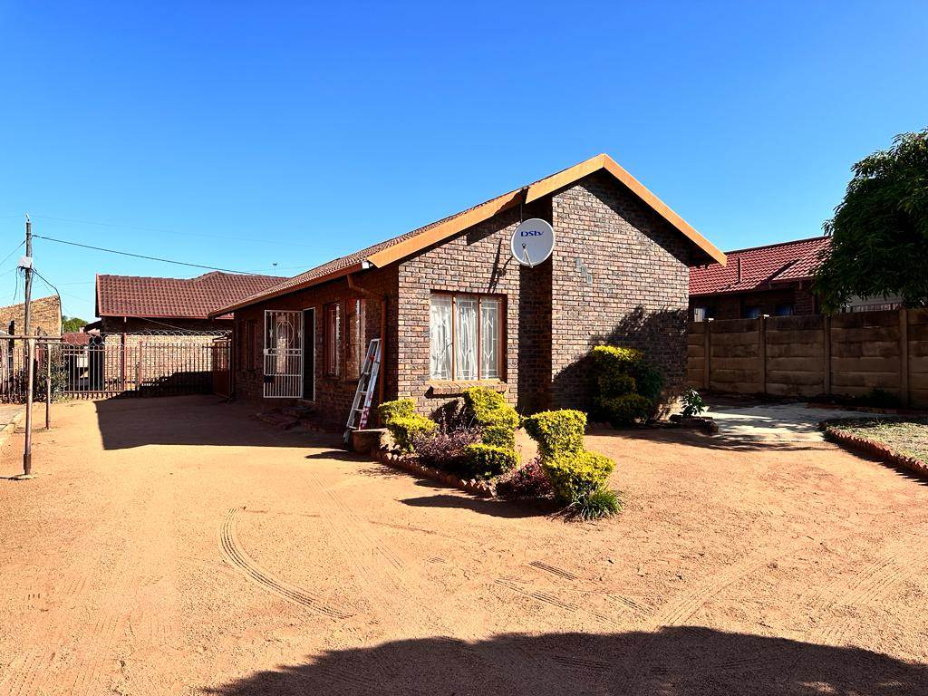 3 Bed House in Soshanguve photo number 11