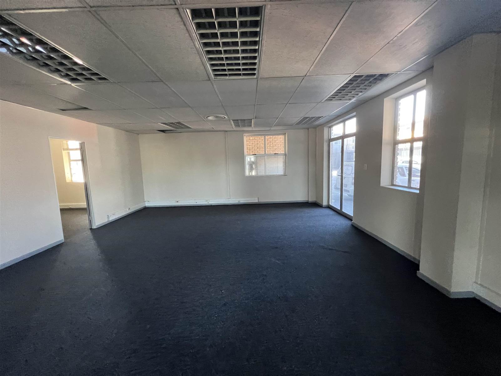 150  m² Commercial space in Milnerton Central photo number 2