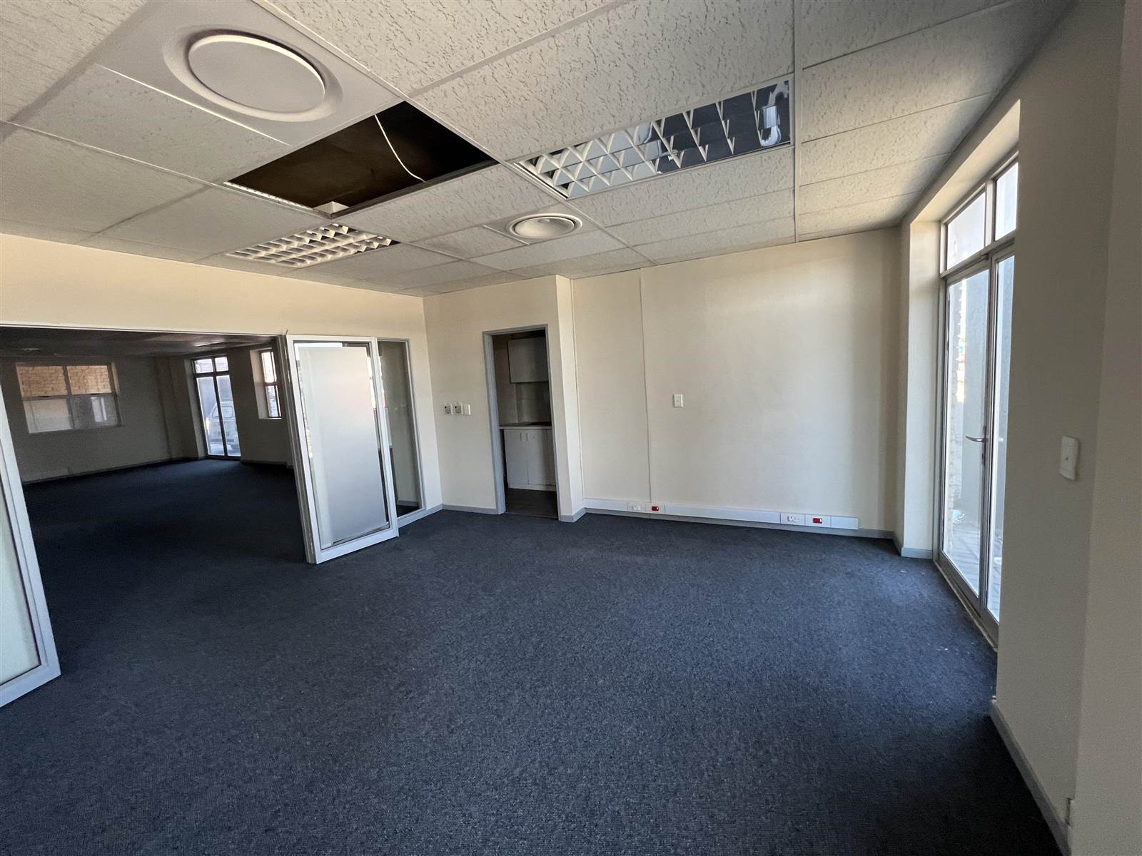 150  m² Commercial space in Milnerton Central photo number 8