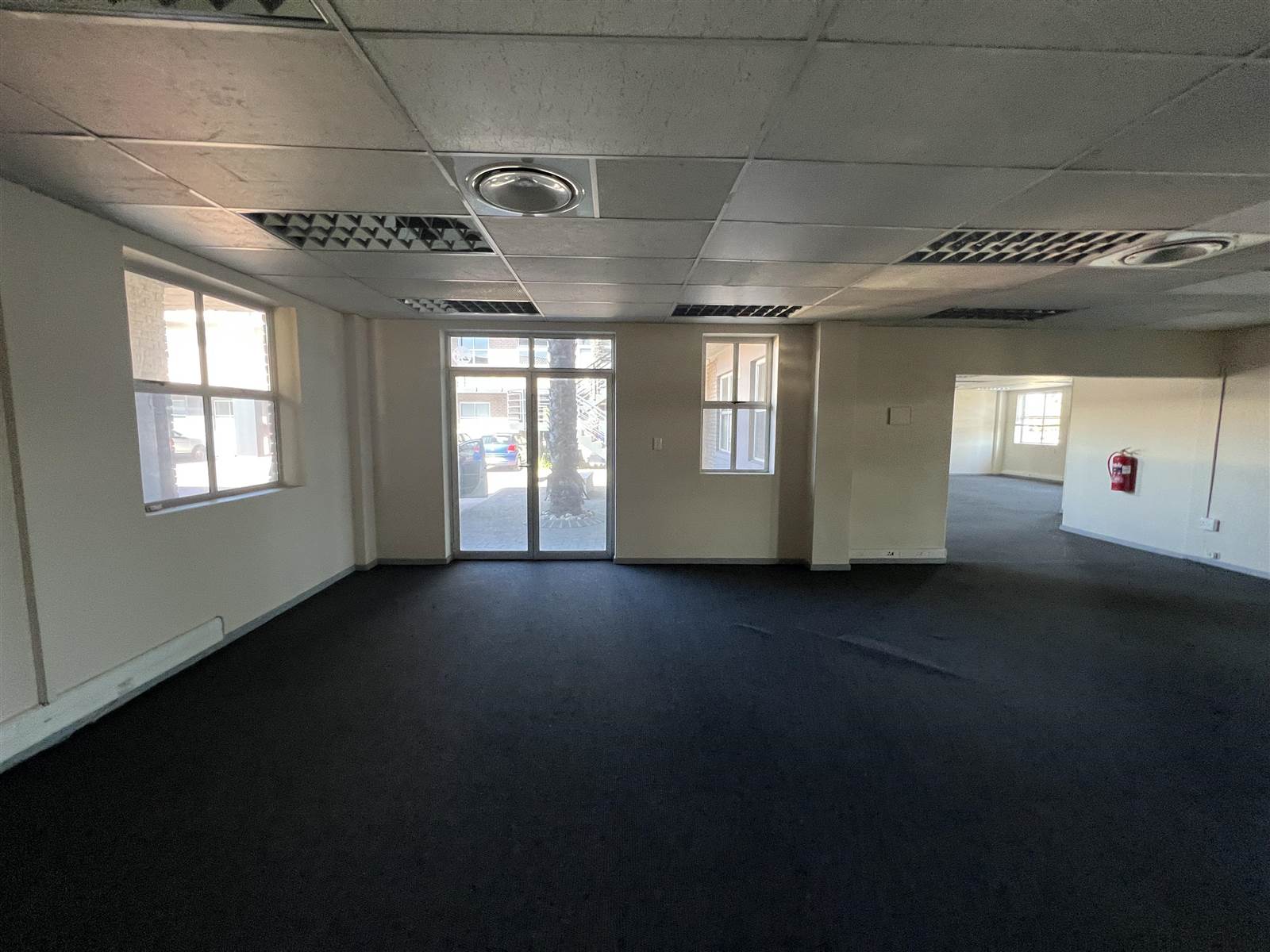 150  m² Commercial space in Milnerton Central photo number 3
