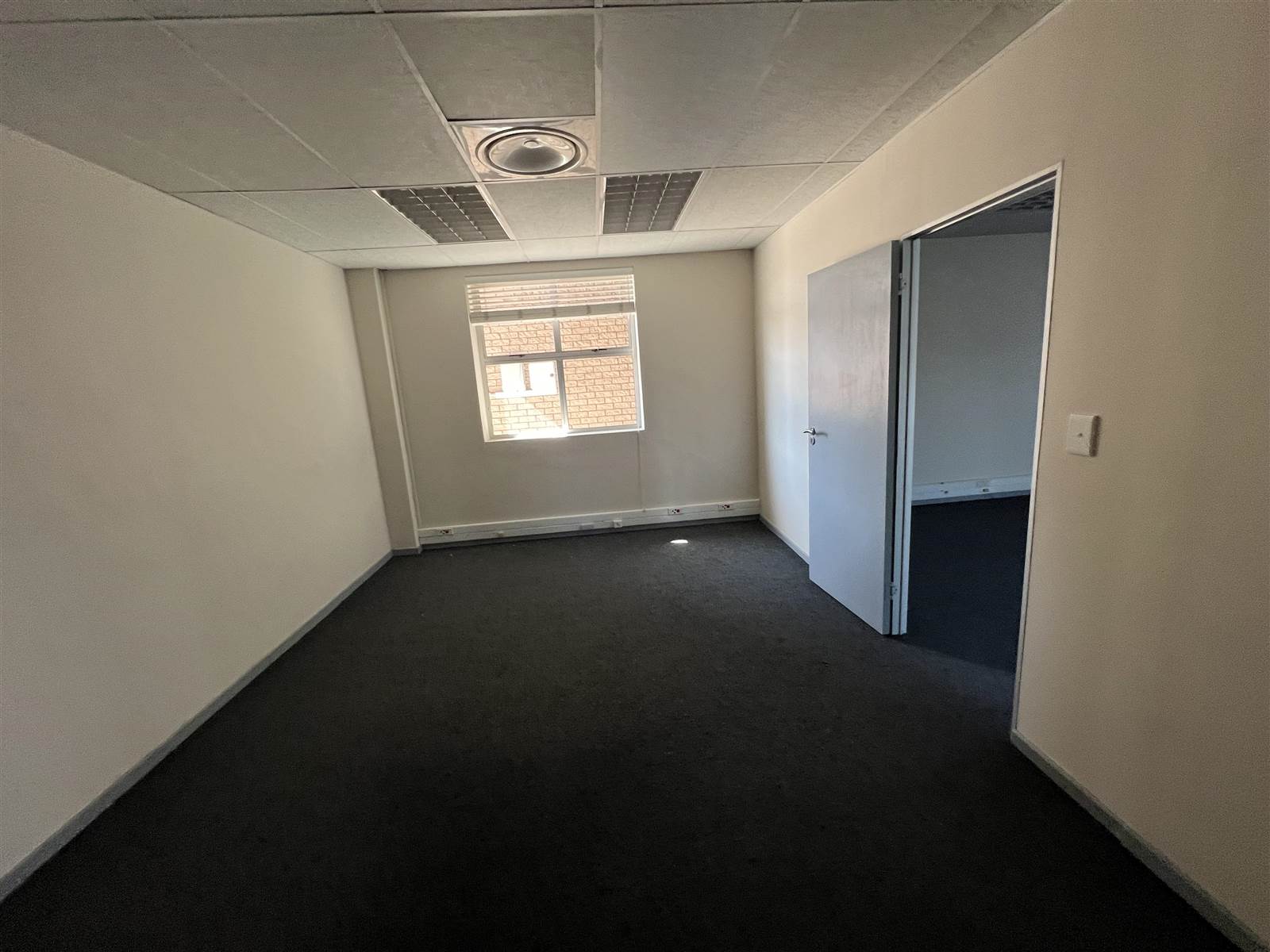 150  m² Commercial space in Milnerton Central photo number 4