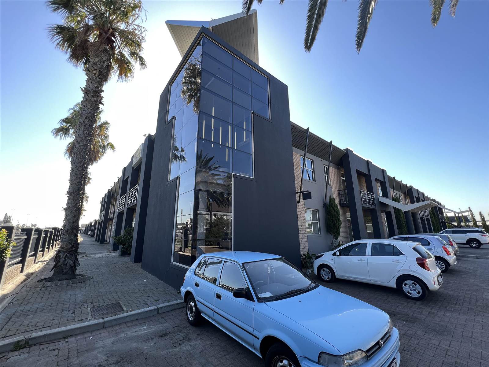 150  m² Commercial space in Milnerton Central photo number 1