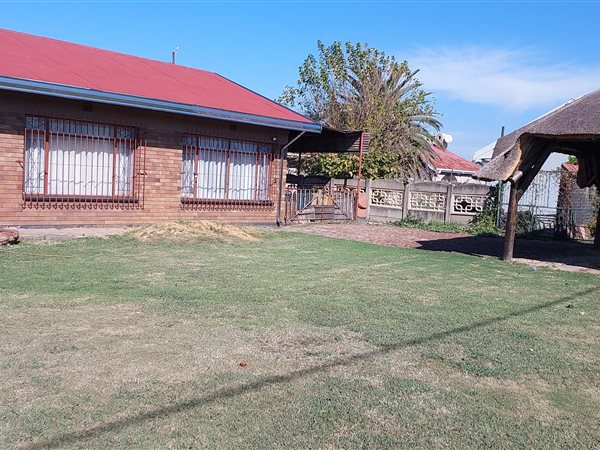 4 Bed House in Vereeniging Central
