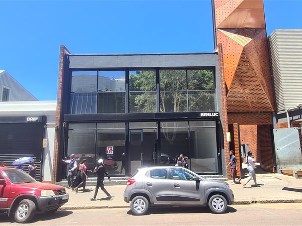 209  m² Commercial space