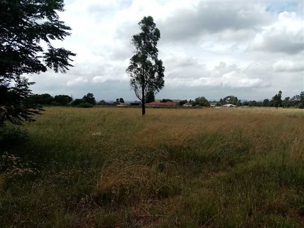 8093 m² Land available in Highbury