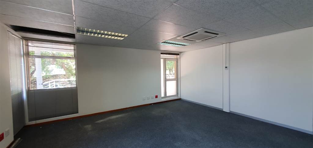 94  m² Commercial space in Lydiana photo number 16