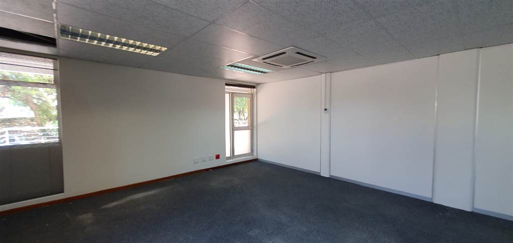 94  m² Commercial space in Lydiana photo number 17