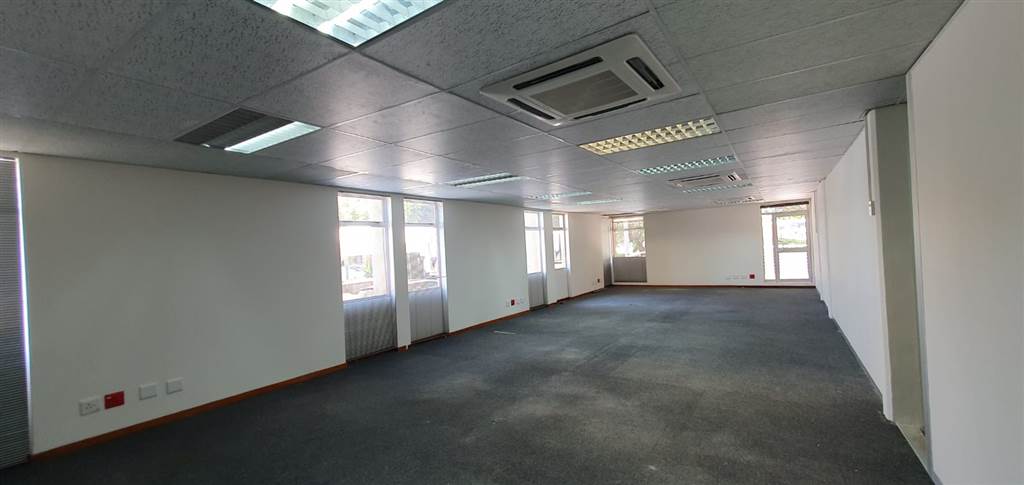 94  m² Commercial space in Lydiana photo number 8
