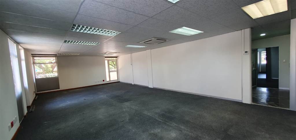 94  m² Commercial space in Lydiana photo number 11