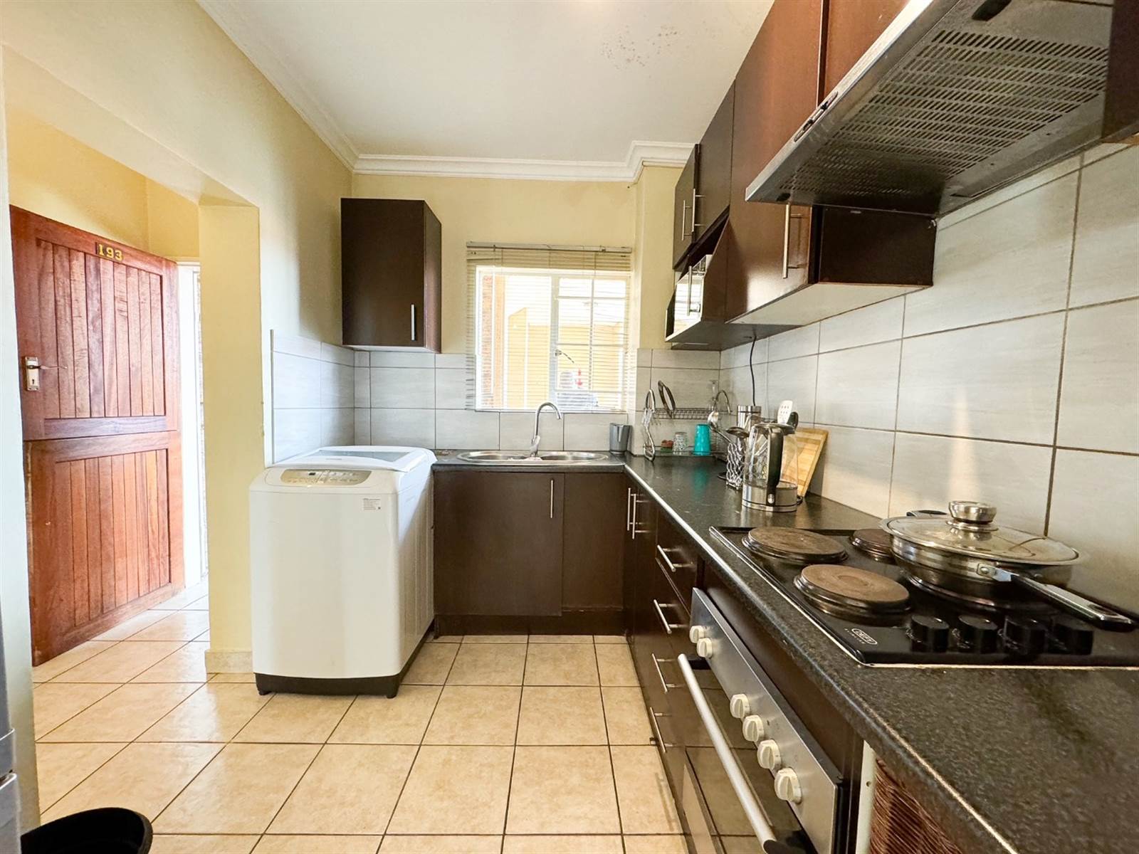 2 Bed Apartment in Rooihuiskraal photo number 5