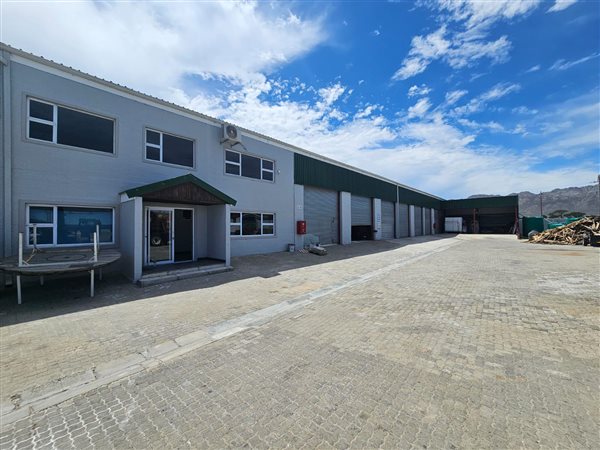 970  m² Industrial space in Strand Central