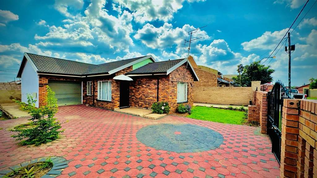 3 Bed House in Dobsonville photo number 24