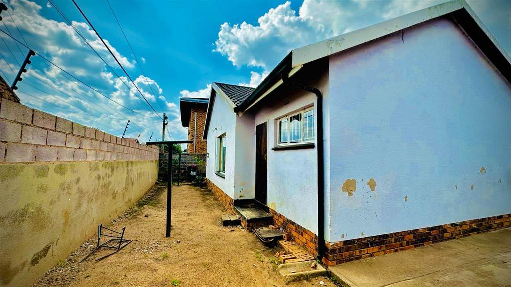 3 Bed House in Dobsonville photo number 22