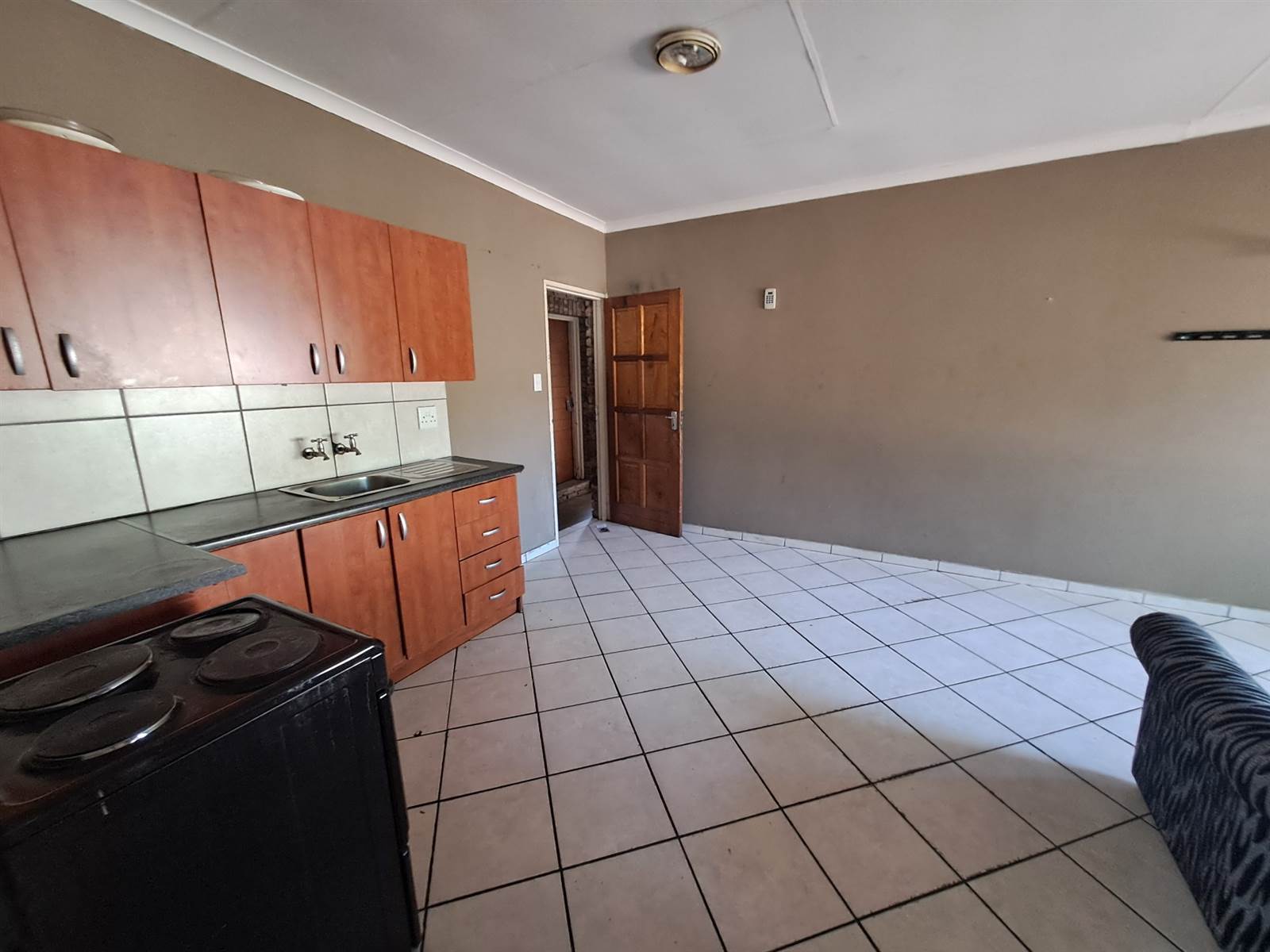 2 Bed Apartment in Nelspruit photo number 6