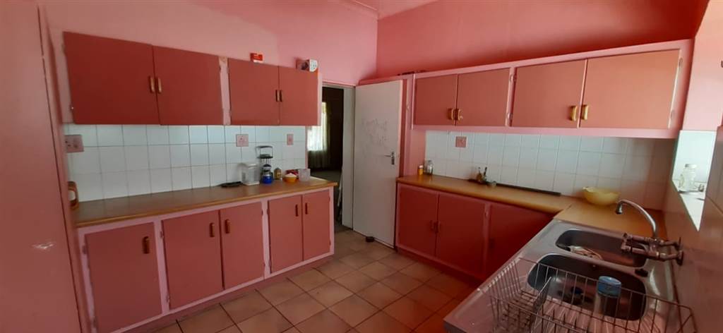 3 Bed House in Philippolis photo number 8