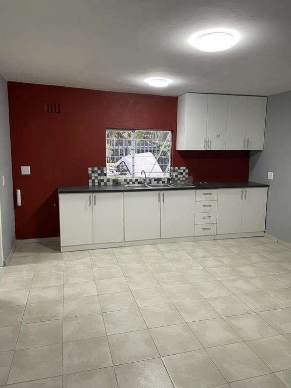 1 Bed Apartment in Bloubosrand photo number 2